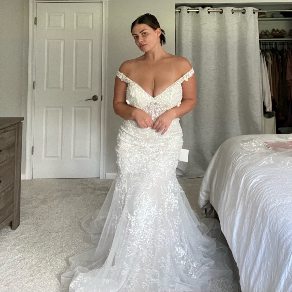 STUNNING mermaid wedding gown